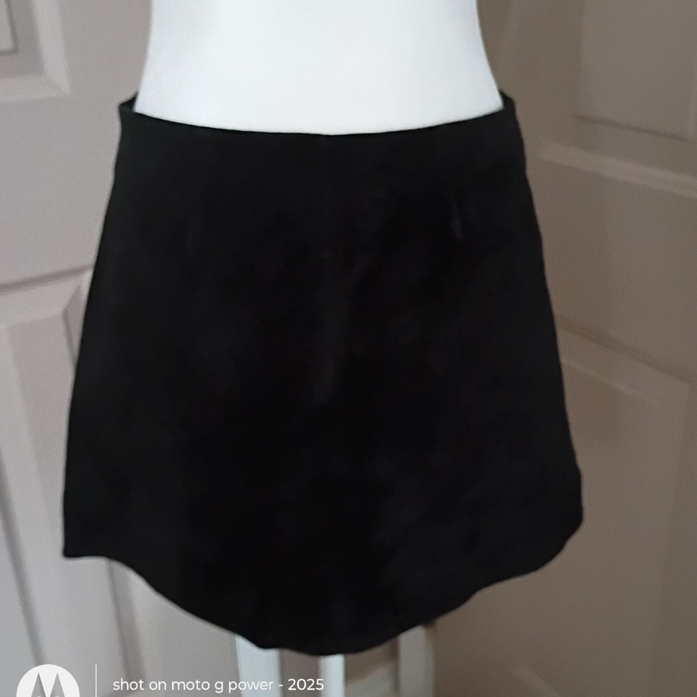 Outer Edge vintage black suede back zip a-line mini skirt. Size 9.